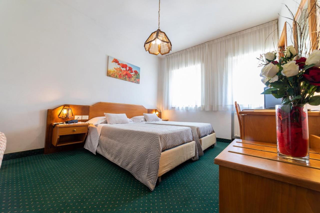 Hotel Ristorante Sagittario Фелтре Екстериор снимка