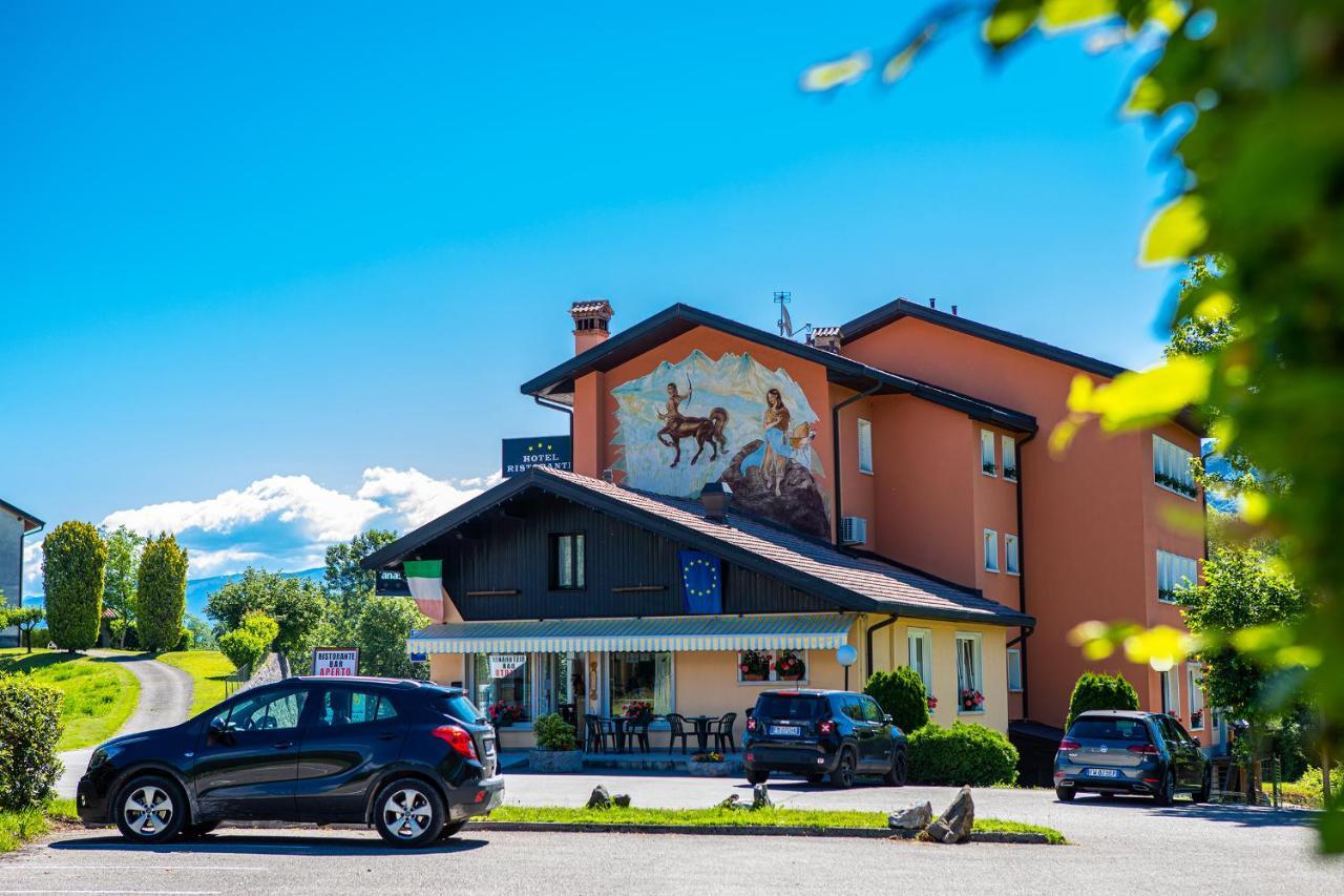 Hotel Ristorante Sagittario Фелтре Екстериор снимка