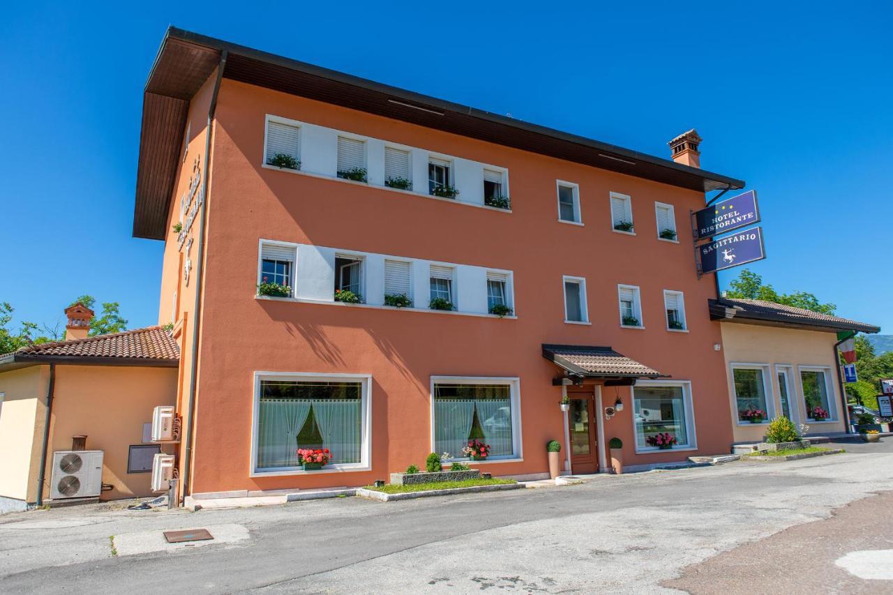 Hotel Ristorante Sagittario Фелтре Екстериор снимка