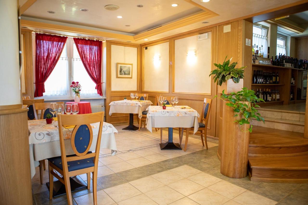 Hotel Ristorante Sagittario Фелтре Екстериор снимка