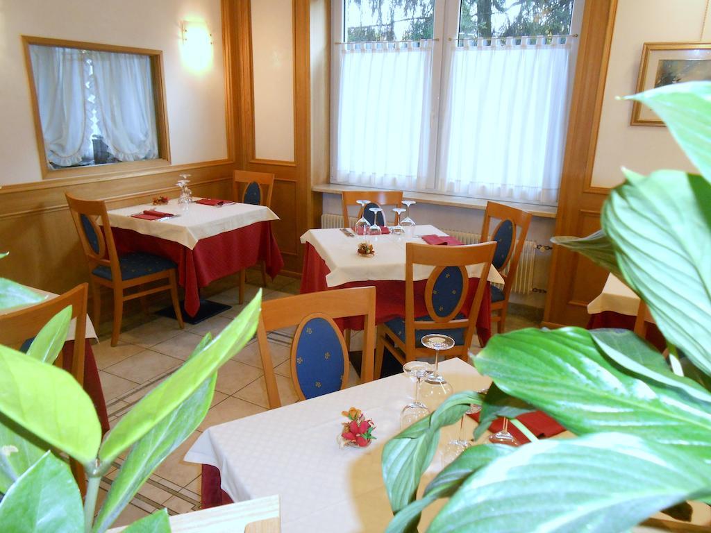 Hotel Ristorante Sagittario Фелтре Екстериор снимка