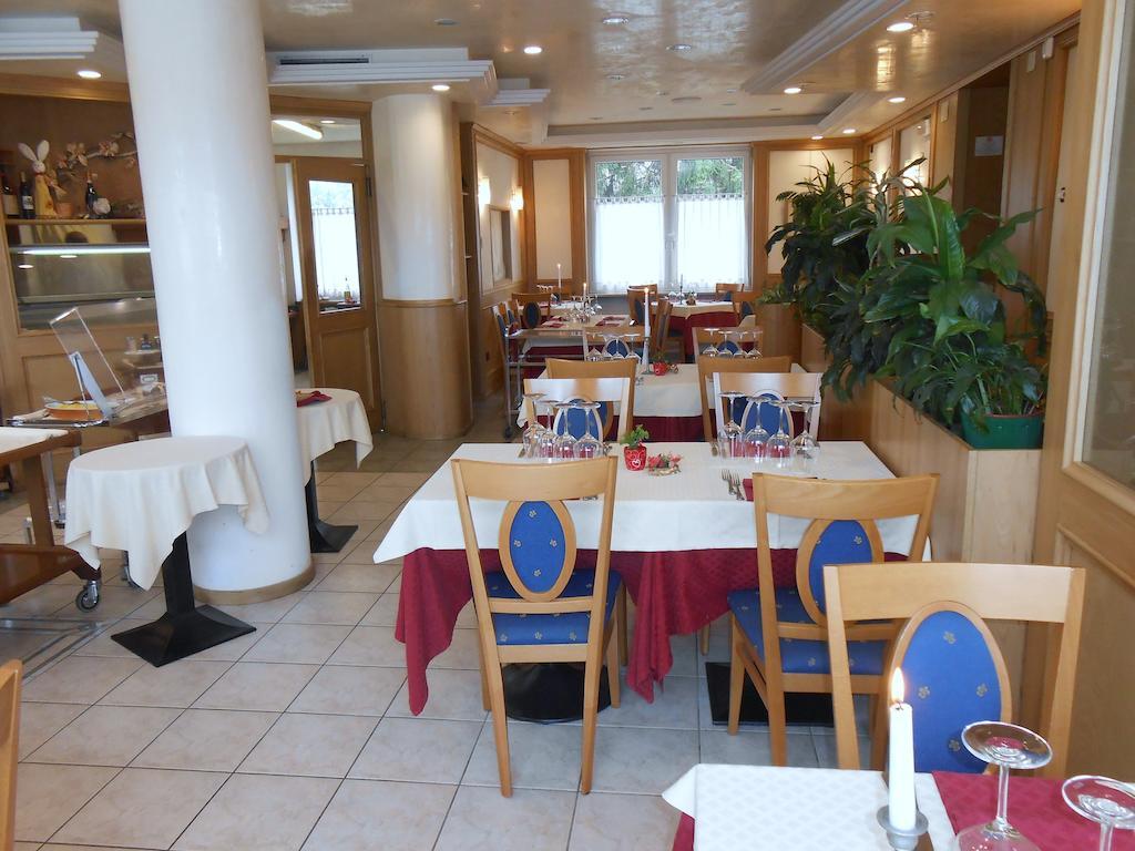 Hotel Ristorante Sagittario Фелтре Екстериор снимка