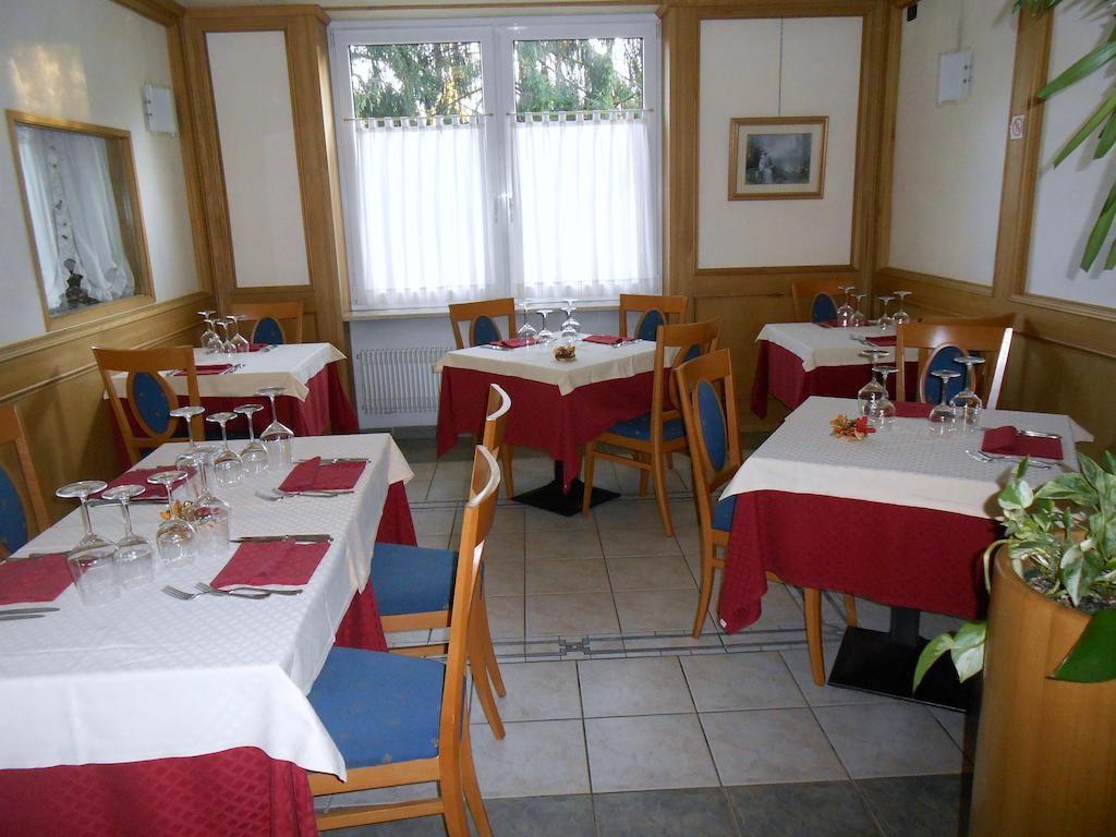 Hotel Ristorante Sagittario Фелтре Екстериор снимка