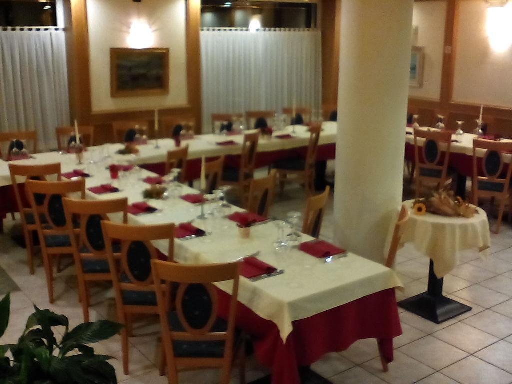 Hotel Ristorante Sagittario Фелтре Екстериор снимка