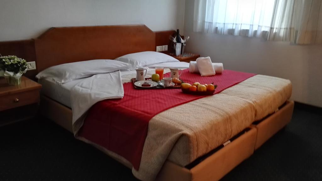 Hotel Ristorante Sagittario Фелтре Екстериор снимка
