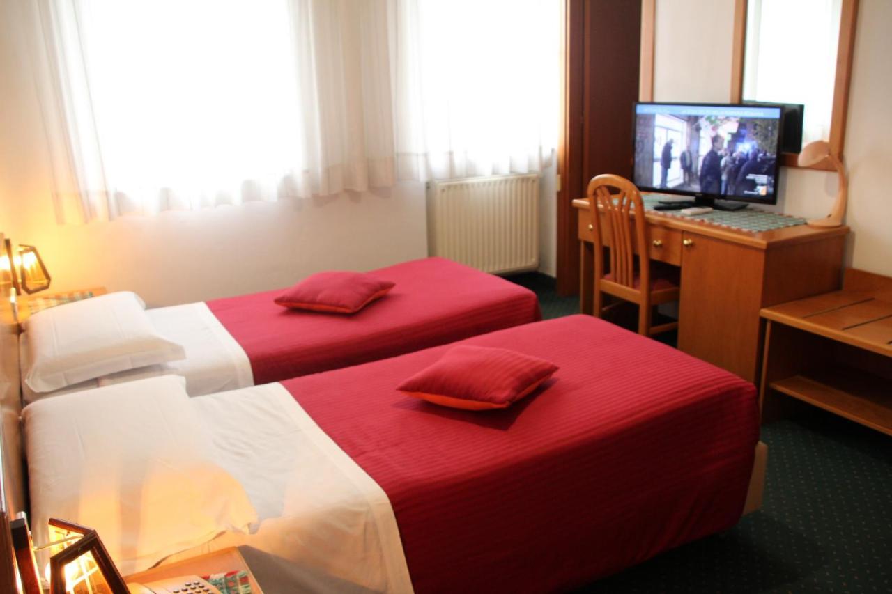 Hotel Ristorante Sagittario Фелтре Екстериор снимка